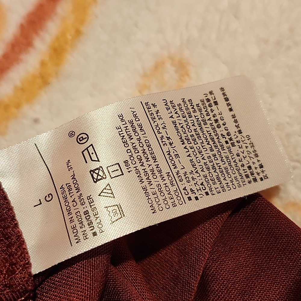 4/$20 Banana Republic Tank Top w/Knot - Picture 5 of 5